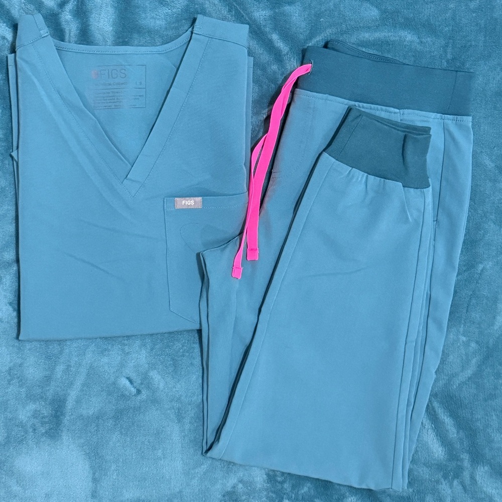 FIGS scrubs set in Hydrogreen